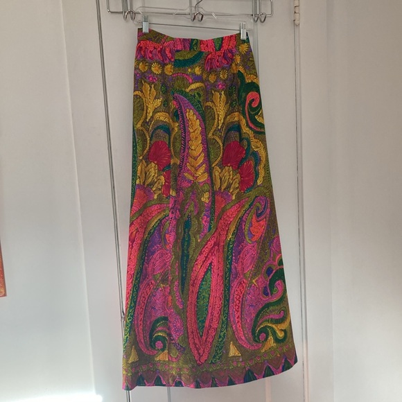 Vintage paisley maxi wrap skirt - Picture 3 of 12